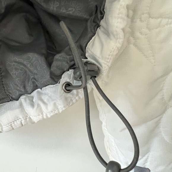 The North Face Women's Puffer Jacket - Picture 10 of 10